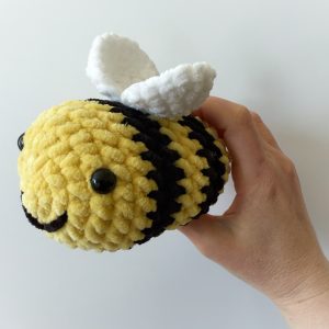 Crochet bee