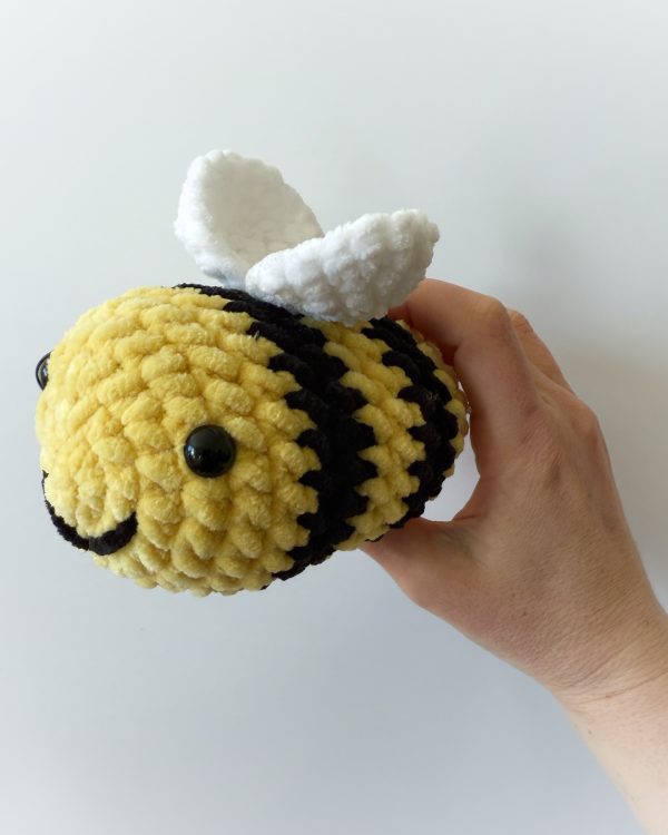 Crochet bee
